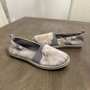 Rocket Dog Women’s 8 Plush Foam Slip Ons Sneakers Gray